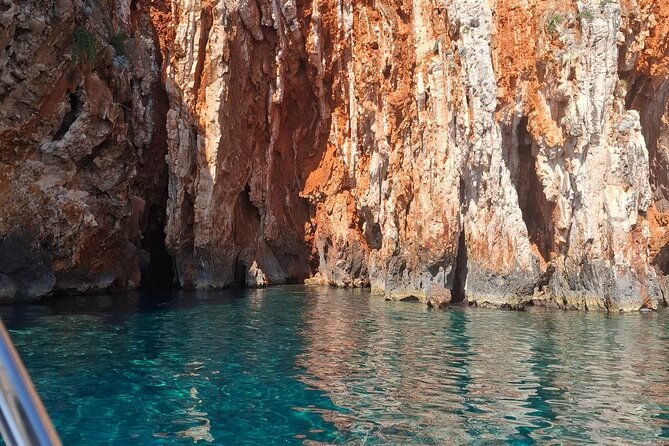 private-boat-tour-to-red-rocks-and-paklinski-islands