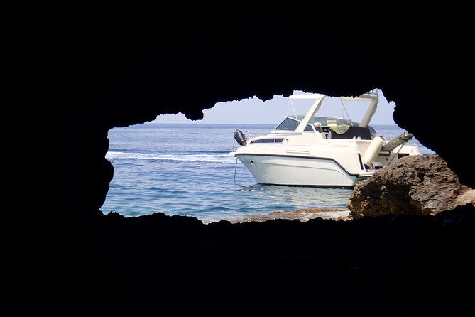 private-boat-tour-with-snorkeling-in-leftkro