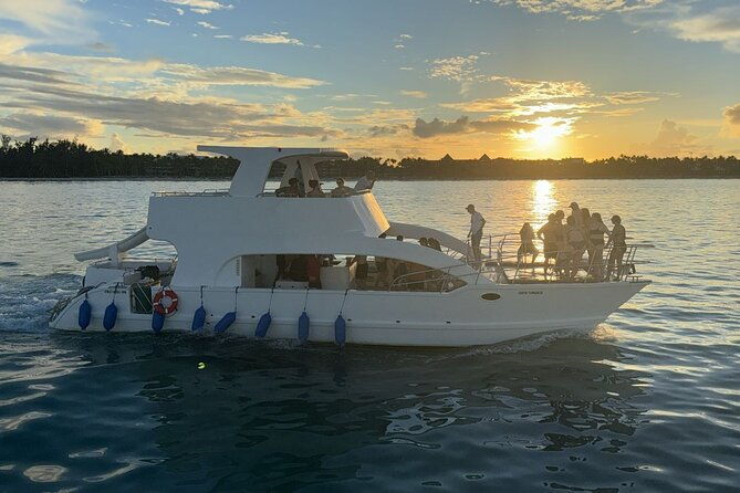 private-catamaran-booze-cruise-snorkeling