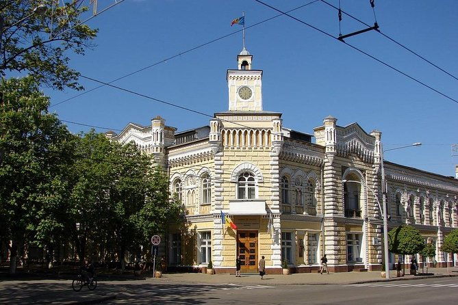 private-cherry-liqueur-tour-from-chisinau
