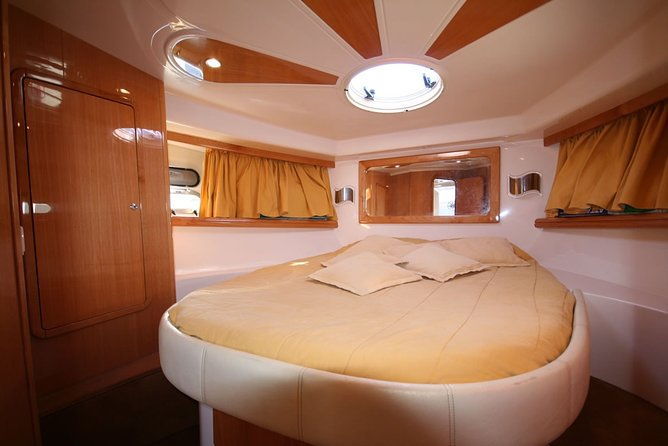 private-cruise-around-capri-yacht-40