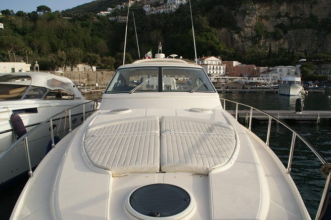 private-cruise-around-capri-yacht-50