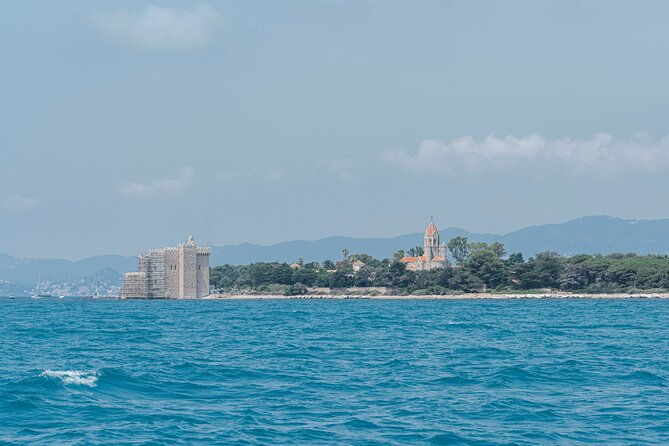 private-cruise-to-cap-dantibes-and-the-lerins-islands-by-sailboat