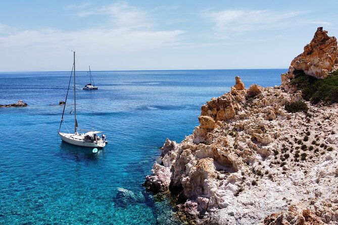 private-daily-sailing-cruise-to-discover-the-highlights-of-milos-2