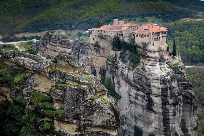 private-day-tour-to-meteora-from-thessaloniki-without-guide