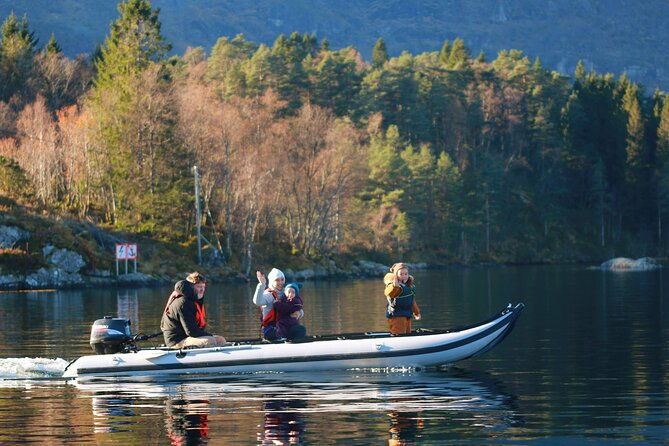 private-fjordcruise-by-luxury-pontoon-boat-bergen-fjords
