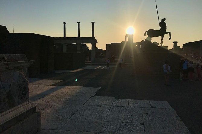 private-guided-tour-experience-the-everyday-life-of-the-eternal-town-of-pompeii