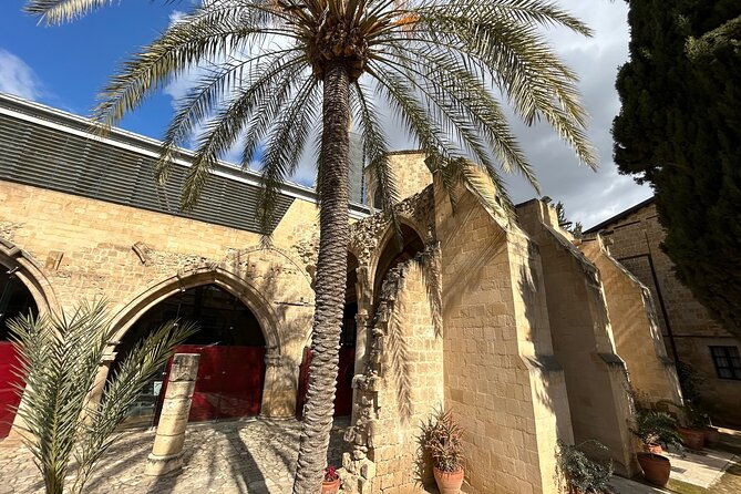 private-guided-tour-of-nikosia-oldtown-with-border-crossing
