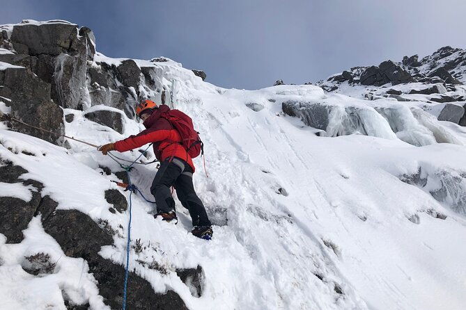 private-guided-winter-mountaineering-experience-in-the-cairngorms