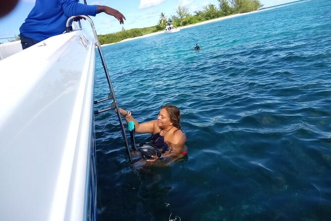 private-half-day-motorboat-tour-to-rose-island-beach-to-snorkel-a-coral-reef