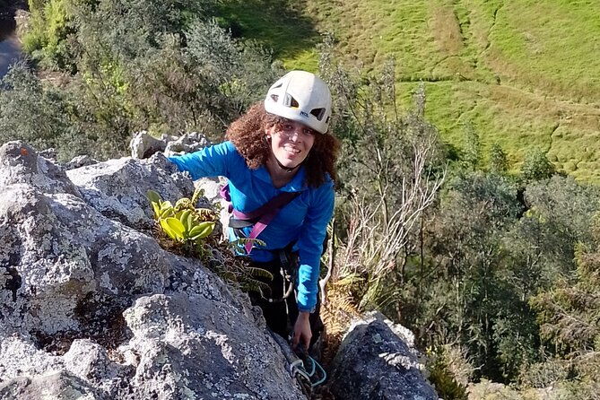 private-half-day-rock-climbing-experience-in-the-suesca-rocks