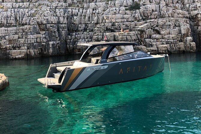 private-luxury-boat-from-hvar-brac-and-vis-destination-2