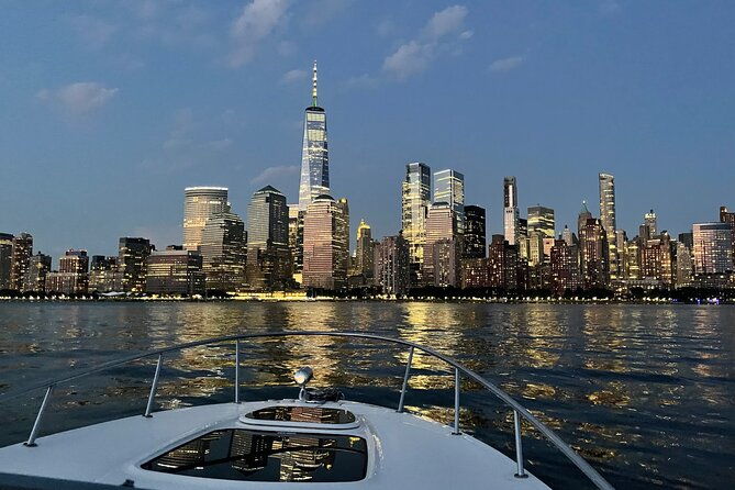 private-luxury-daytime-boat-tour-in-new-york-city-1-hour