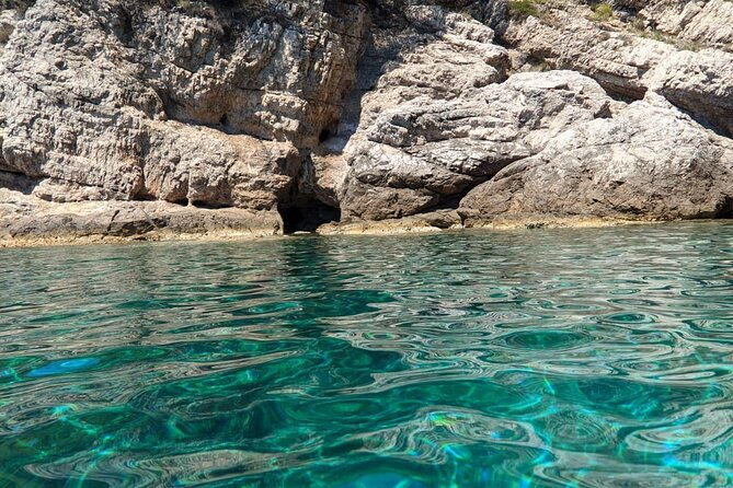 private-luxury-speedboat-tour-islands-caves-beaches-snorkeling