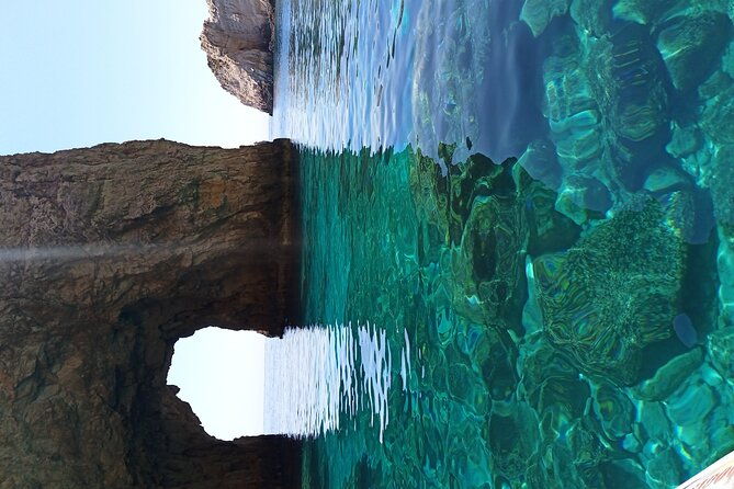 private-luxury-sunset-cruise-blue-caves-champagne-included-5pax