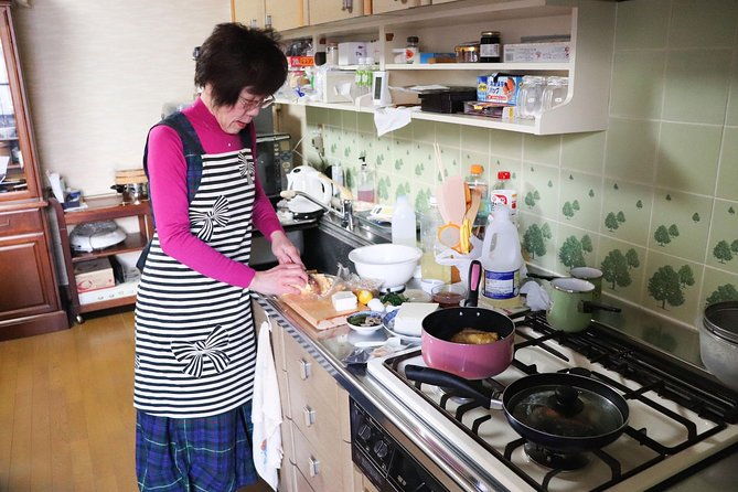 private-market-visit-tofu-intro-cooking-class-in-kyoto