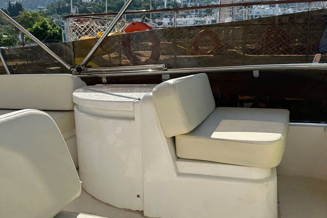 private-motoryacht-cruise-in-bodrum-with-lunch