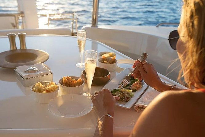 private-oahu-sunset-charter-with-tasting-and-drinks