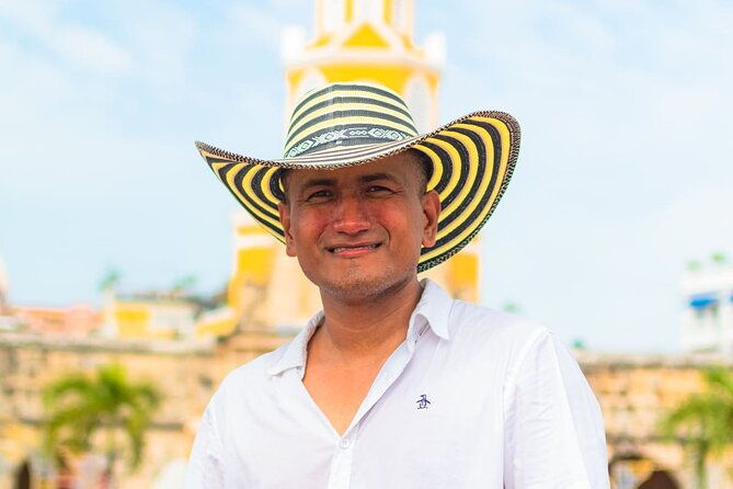 private-photo-session-through-the-streets-of-cartagena