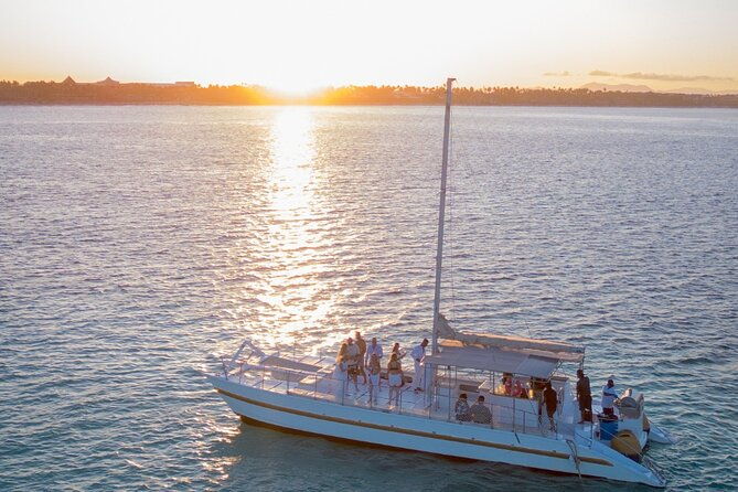 private-punta-cana-sunset-cruise-champagne-bbq-with-lobster