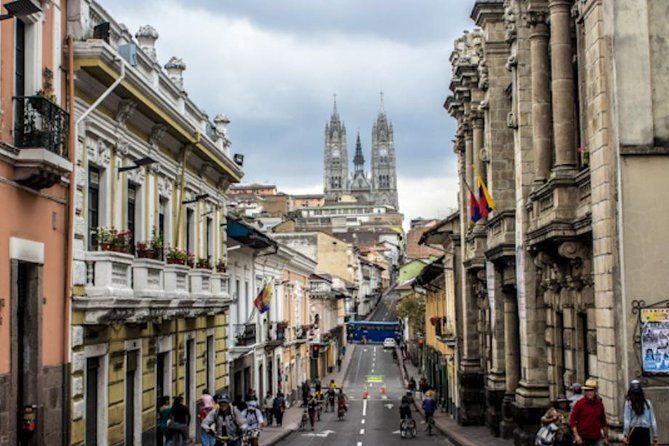 private-quito-city-tour-and-middle-of-the-world-full-day
