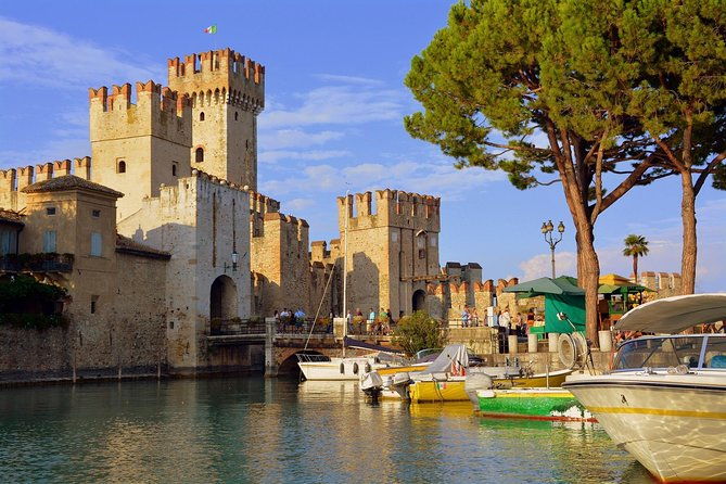 private-romantic-motorboat-tour-from-sirmione