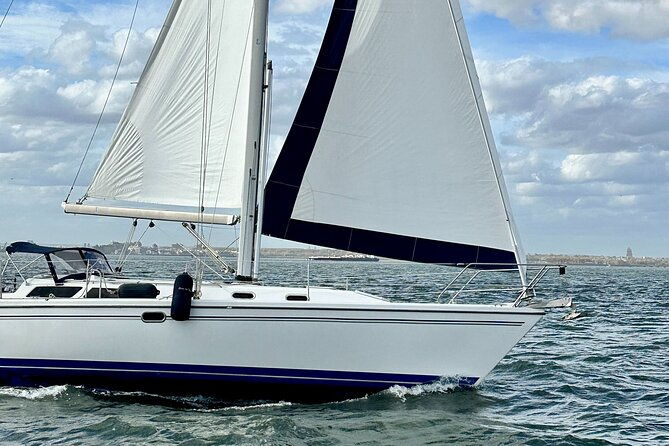 private-sail-around-new-york-city-and-the-statue-of-liberty