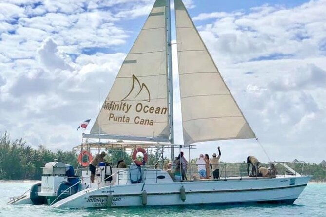 private-sailing-boat-snorkeling-at-punta-cana