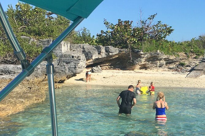 private-sightseeing-swimming-boat-charter-with-bermudian-captain