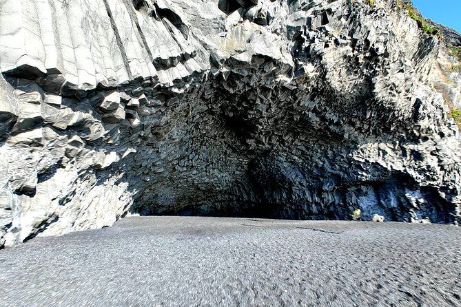 private-south-coast-and-diamond-beach-day-tour-in-iceland