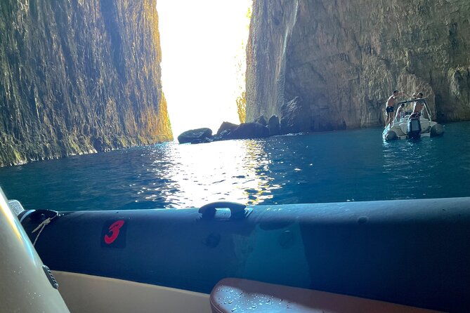 private-speedboat-for-the-grand-tour-of-national-park-grama-bay