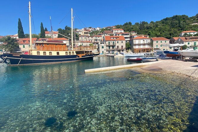 private-speedboat-tour-from-trogir-and-split-all-around-island-solta