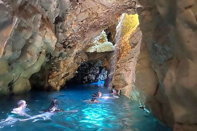 private-speedboat-tour-to-sakarun-bay-and-golubinka-cave