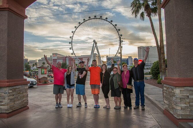 private-strip-walking-tour-with-professional-photographer