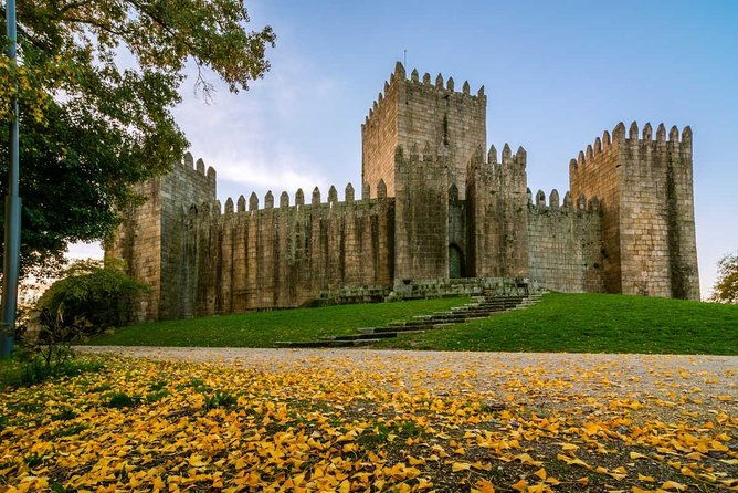 private-tour-3-days-fatima-aveiro-porto-guimaraes-braga-santiago-de-compostela