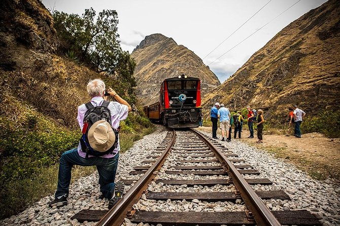 private-tour-4-day-trip-cotopaxi-quilotoa-banos-with-devils-nose-train-ride
