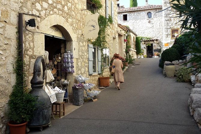 private-tour-by-private-car-grasse-cannes-antibes