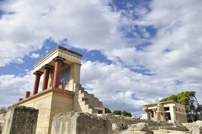 private-tour-knossos-palace-archaeological-museum-heraklion-town-2
