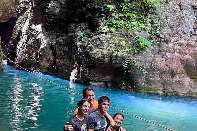 private-tour-la-leona-waterfall-all-inclusive-transportation