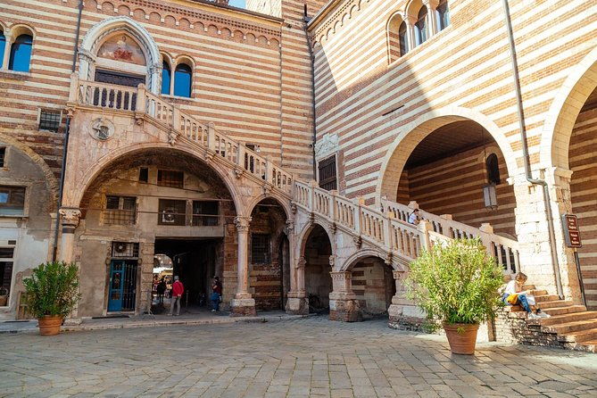 private-tour-of-verona-highlights-hidden-gems-with-locals-snack-included