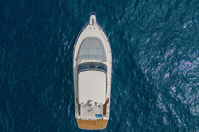 private-tour-to-capri-and-the-amalfi-coast-by-speedboat