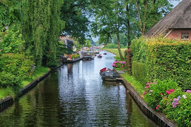private-tour-to-giethoorn-the-windmills-cheese-from-amsterdam