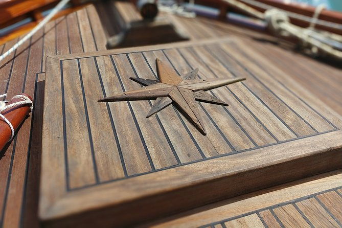 private-traditional-sailboat-tour-with-lunch-in-numana