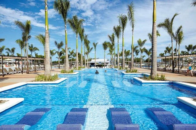 private-transfer-from-liberia-airport-to-riu-guanacaste-or-riu-palace-costa-rica