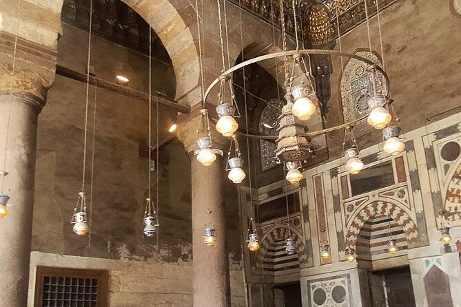 private-walking-tour-in-elmoez-street-khan-elkhalili-market