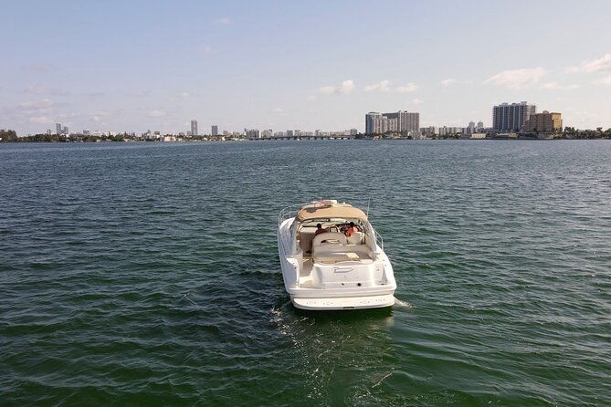 private-yacht-rental-miami-customizable-tours-dolphin-watching