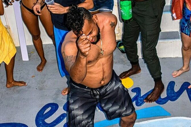 punta-cana-party-boat-snorkeling-diving-music-drink-open-bar