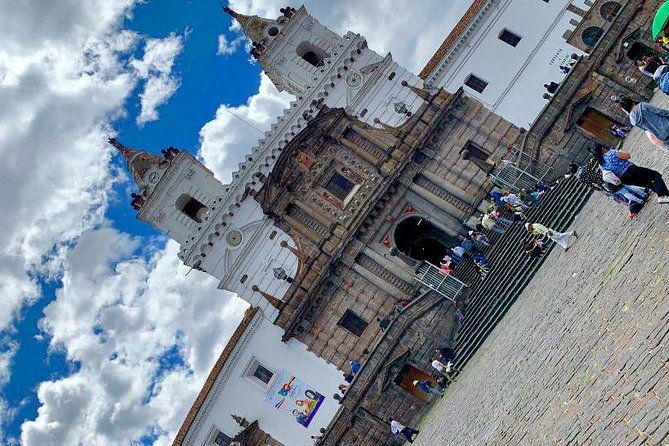 quito-city-tour-double-decker-bus