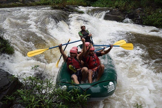 rafting-class-iii-and-iv-in-tenorio-river-from-playa-flamingo