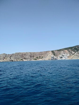 rent-a-boat-in-milos